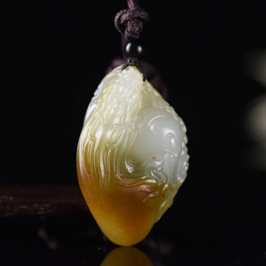 俏色籽料和田玉龙腾四海吊坠