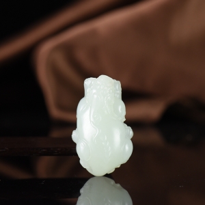 籽料和田白玉貔貅吊坠