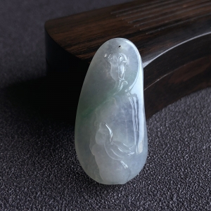 糯冰种飘翠翡翠兔子吊坠