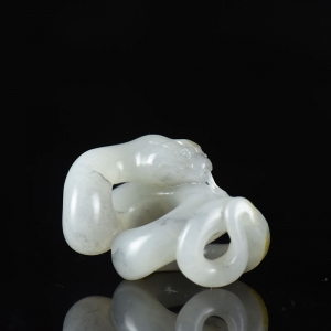 籽料和田玉青花巳蛇吊坠