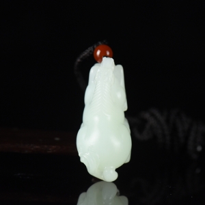 籽料和田白玉马吊坠