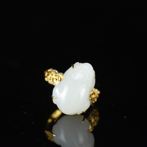18K籽料和田白玉貔貅戒指