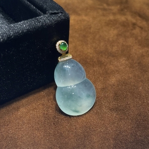 18K冰种飘翠翡翠葫芦吊坠