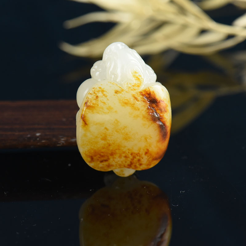 籽料和田白玉龙龟吊坠