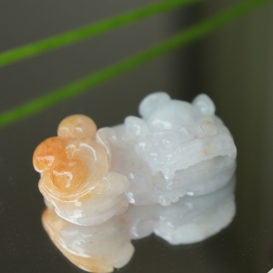 糯冰种俏色翡翠貔貅吊坠