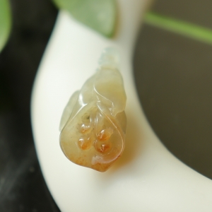 糯冰种黄翡玉兰花吊坠