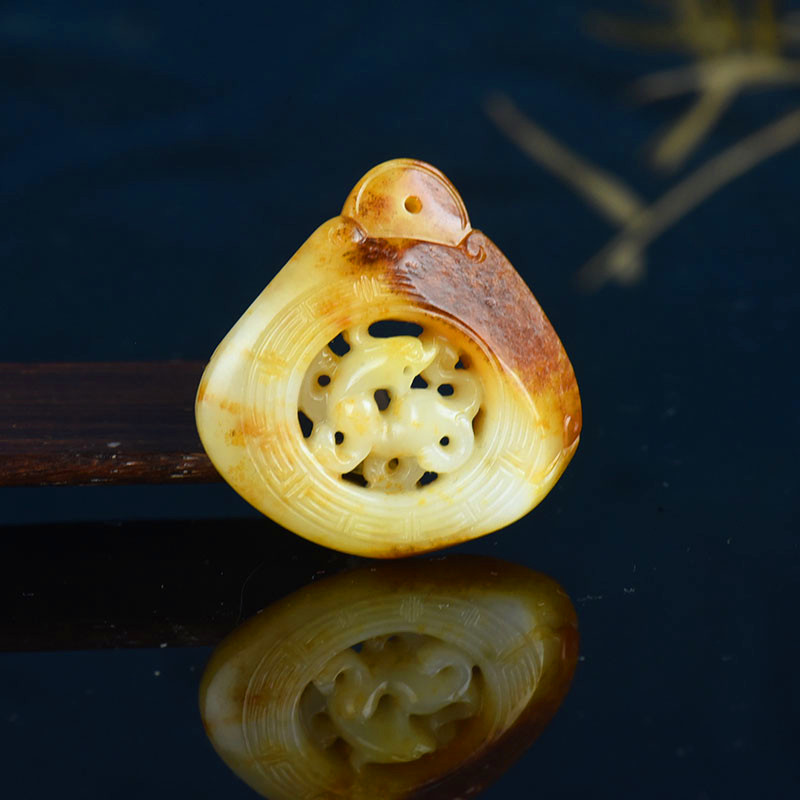 籽料和田玉仿古龙吊坠