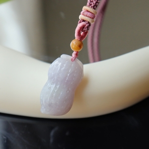 糯冰种浅紫翡翠花生吊坠