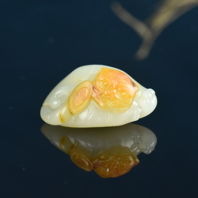 籽料和田白玉老虎吊坠