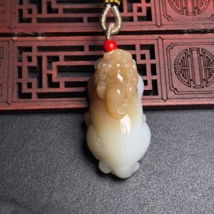 和田玉貔貅吊坠