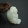  天然山料青白玉招财猪吊坠-红掌柜