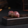 天然紫色盐源玛瑙三足鼎立吊坠 - 红掌柜