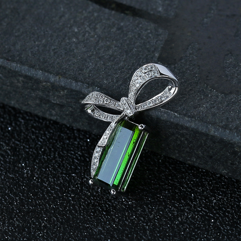 18K白金镶钻绿碧玺吊坠 - 红掌柜