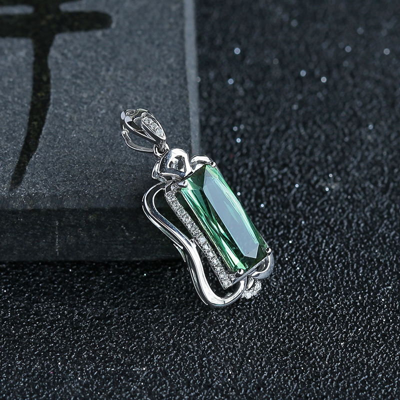 18K白金镶钻绿碧玺吊坠 - 红掌柜
