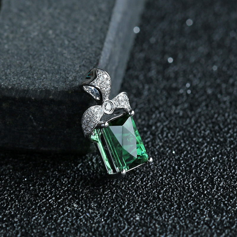 天然18K白金镶钻绿碧玺吊坠 - 红掌柜