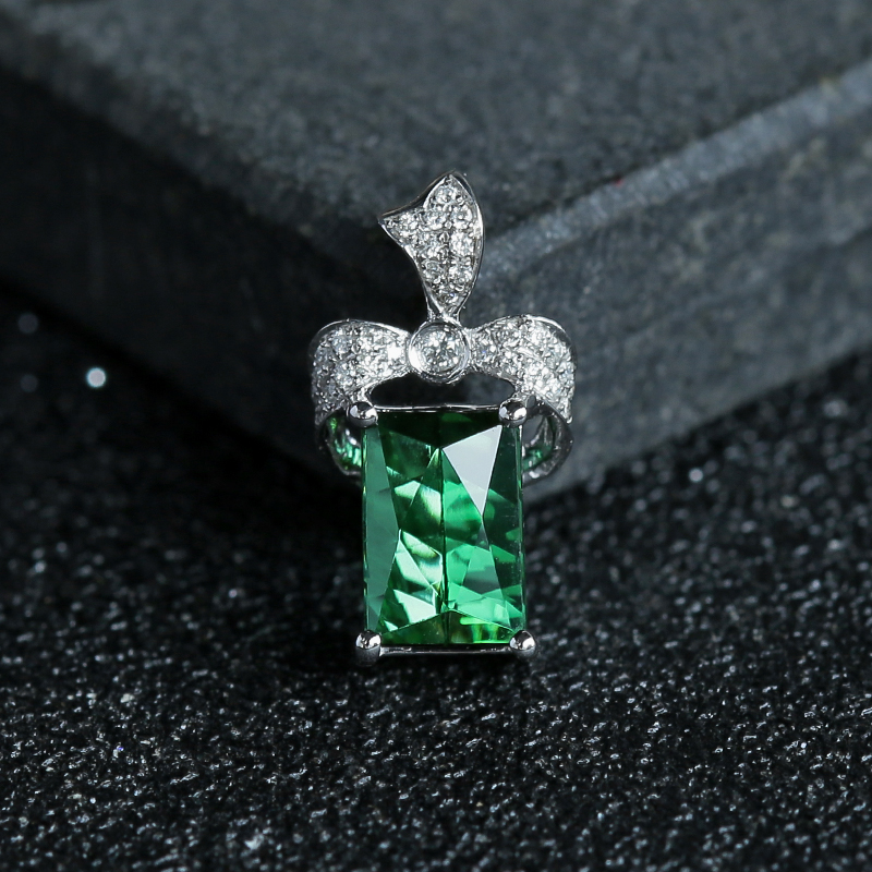 18K白金镶钻绿碧玺吊坠 - 红掌柜