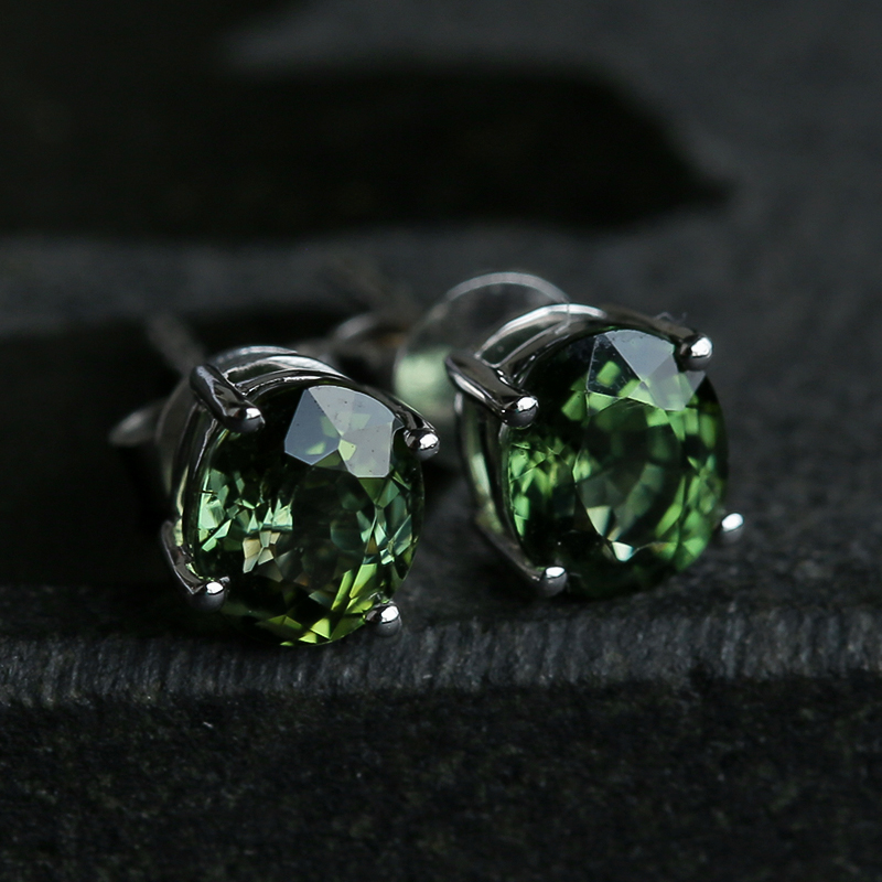 18K白金镶钻绿碧玺耳钉 - 红掌柜