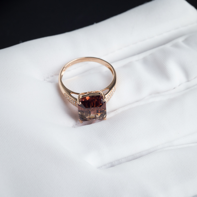 18K金镶钻巴西天然碧玺戒指-红掌柜