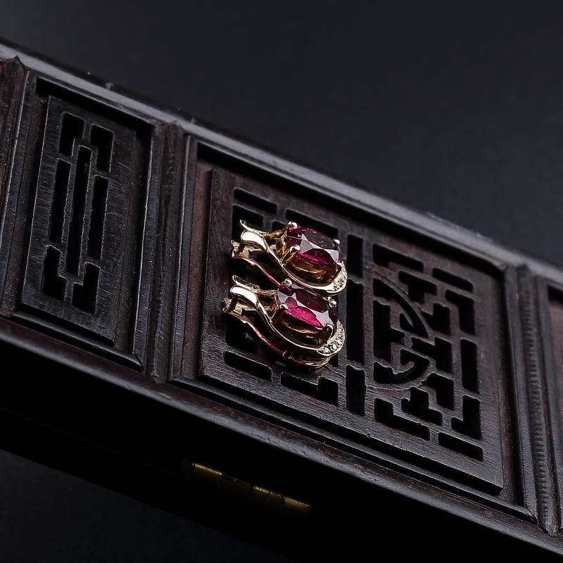 天然巴西碧玺耳钉 - 红掌柜