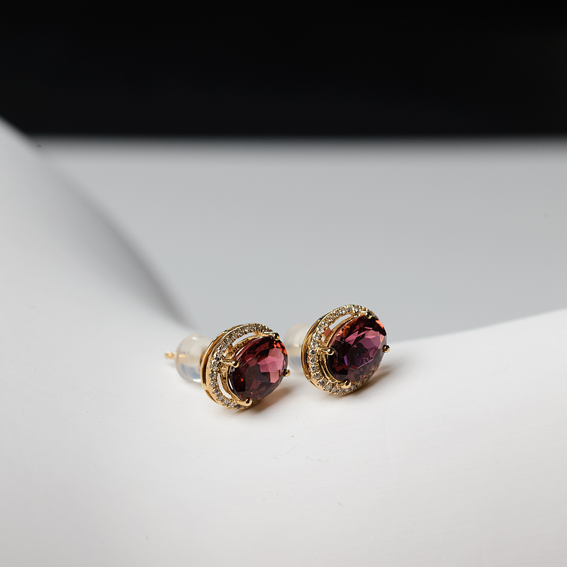 18K金镶钻天然红色碧玺耳钉-红掌柜