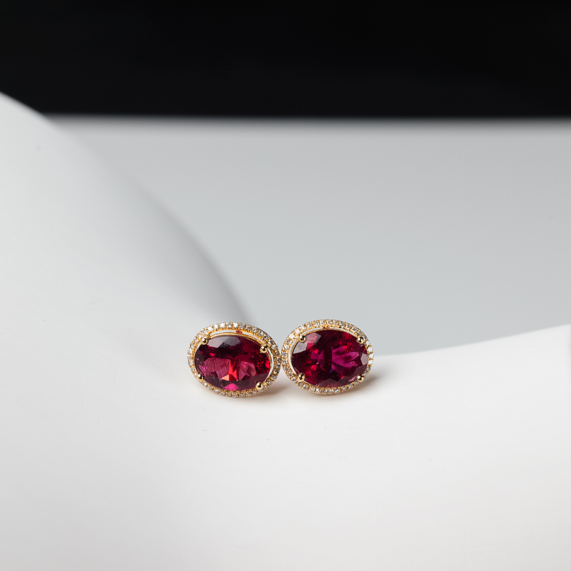 18K金镶钻巴西天然玫红碧玺耳钉-红掌柜