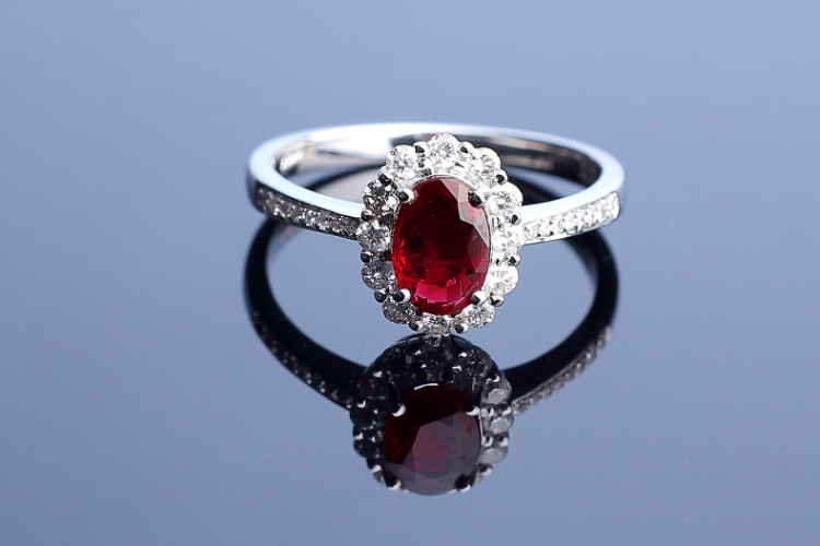 天然红宝石戒指，红宝石戒指鉴别，鉴别红宝石戒指