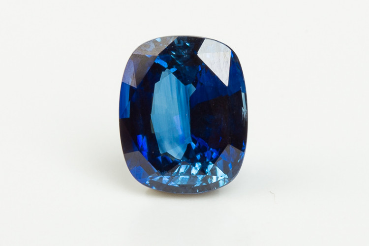 蓝宝石多少钱一克拉?怎么判断蓝宝石的价格？