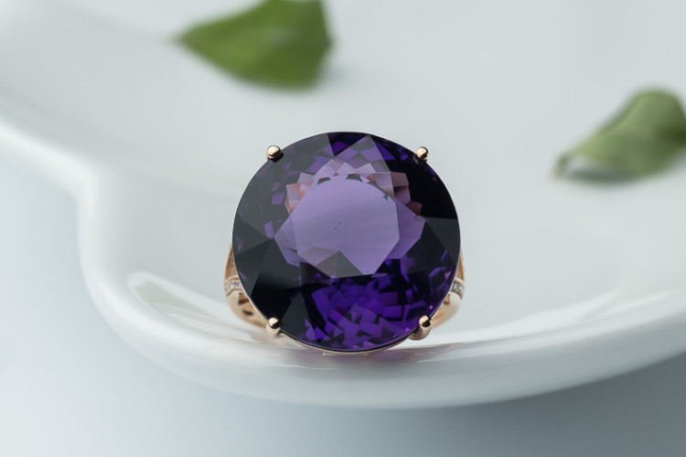 紫水晶戒指适合哪些人戴，紫水晶戒指如何挑选？