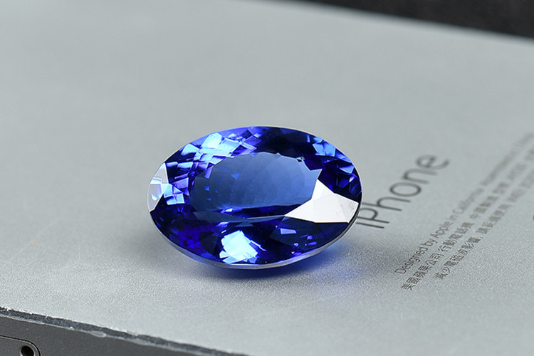 蓝宝石和坦桑石哪个贵？蓝宝石价格多少钱一克拉？