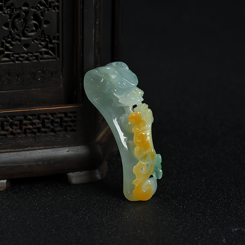 天然糯种俏色翡翠辰龙吊坠-红掌柜