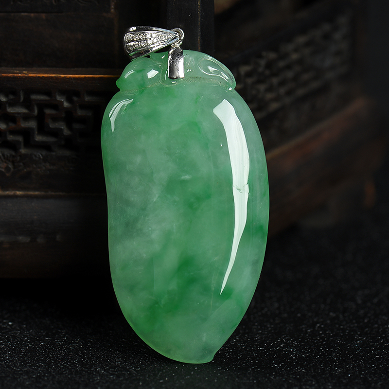缅甸天然豆种飘翠翡翠吊坠-红掌柜