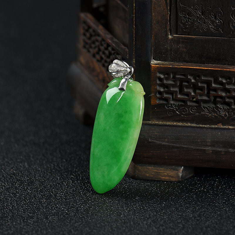 天然豆种翠绿翡翠福瓜吊坠-红掌柜