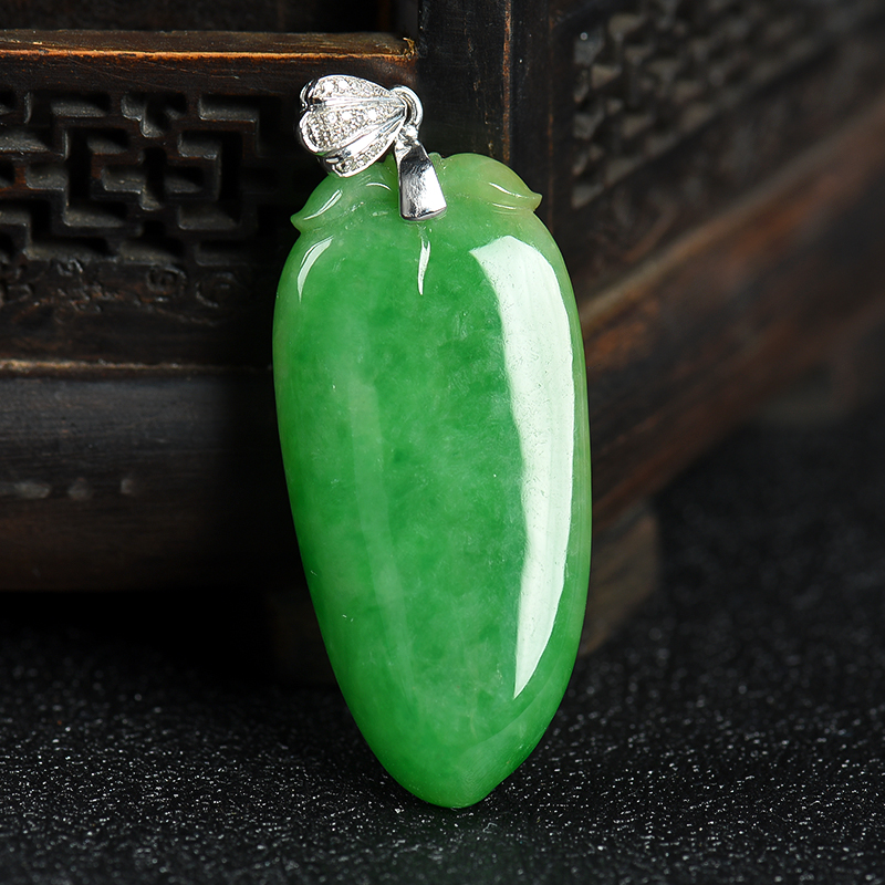 缅甸天然豆种翠绿翡翠吊坠-红掌柜