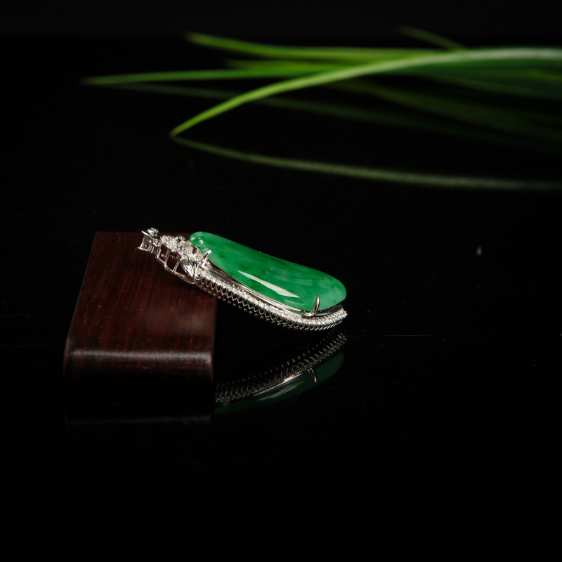 天然豆种飘翠翡翠福瓜吊坠-红掌柜