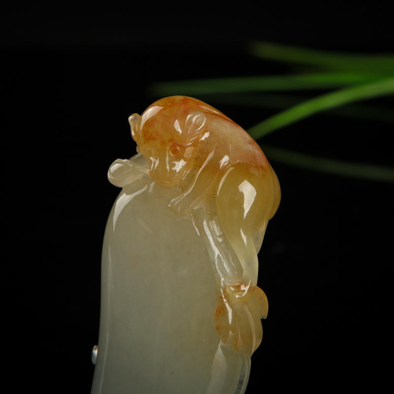 缅甸天然糯种俏色翡翠吊坠-红掌柜