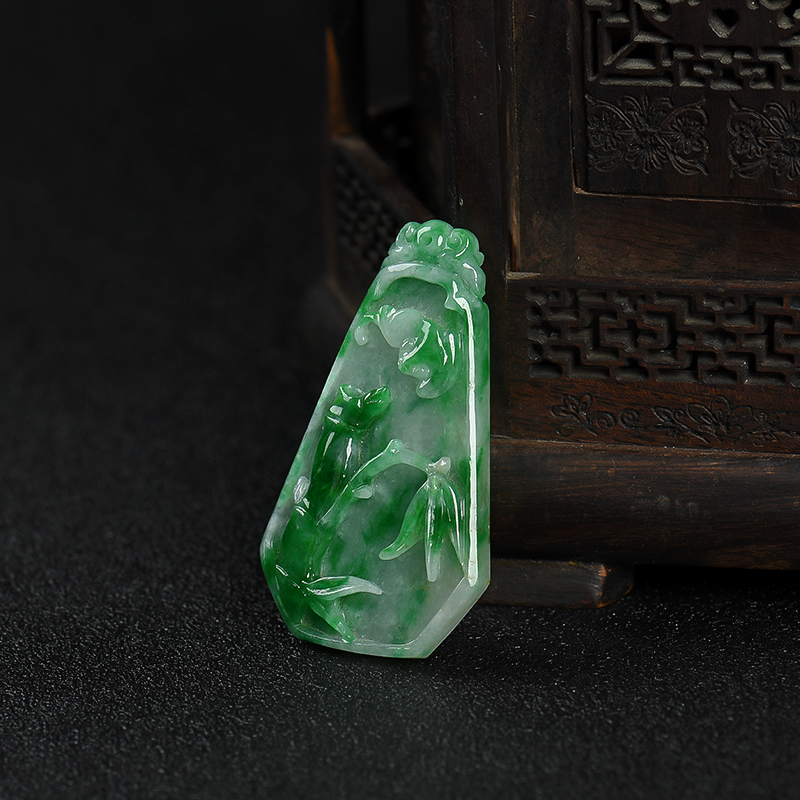 豆种翡翠节节高升吊坠-红掌柜