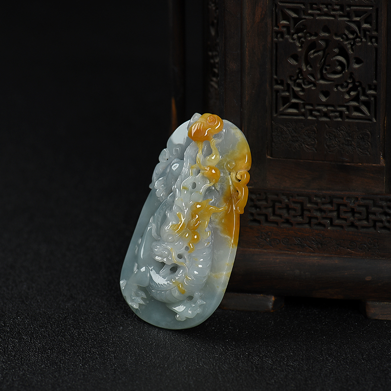 糯种翡翠辰龙吊坠-红掌柜
