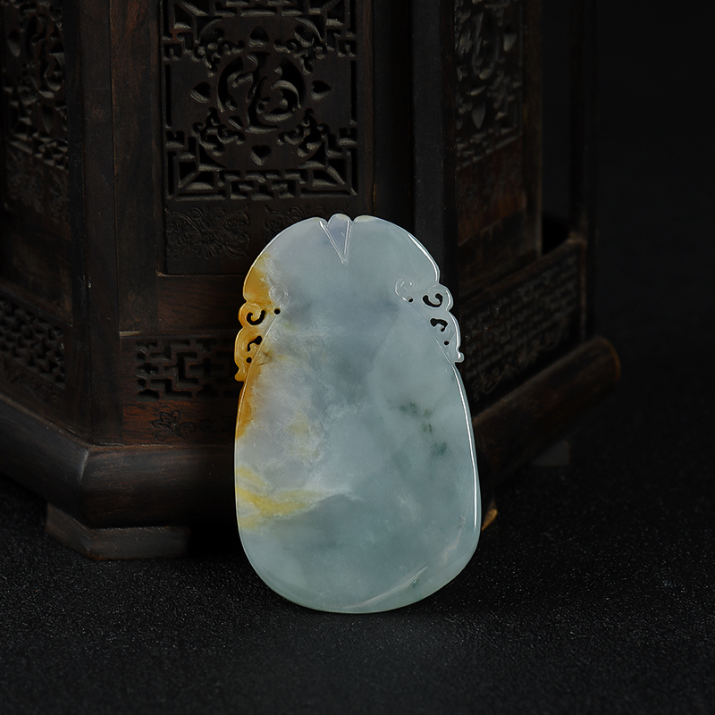 糯种俏色翡翠吊坠-红掌柜