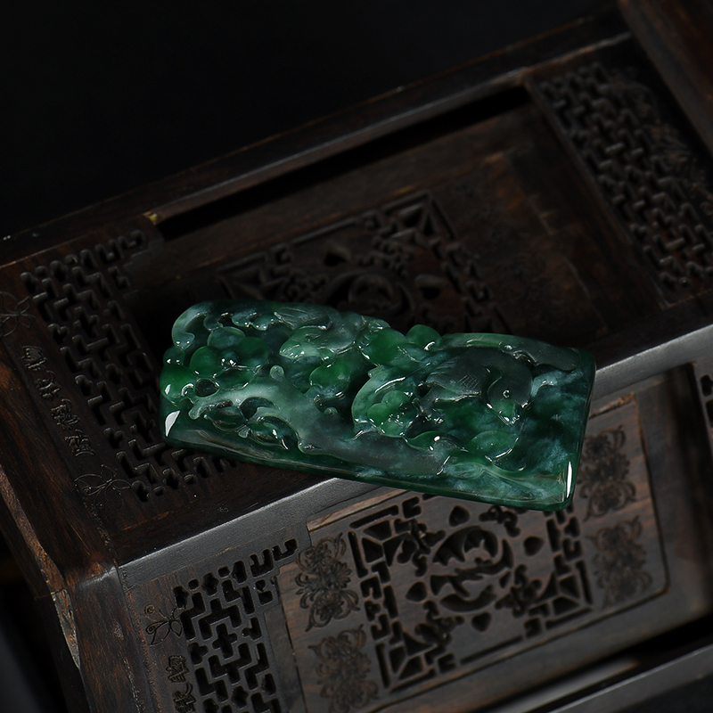 糯种深绿翡翠吊坠-红掌柜