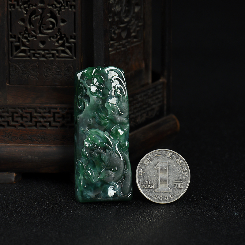 深绿翡翠吊坠-红掌柜