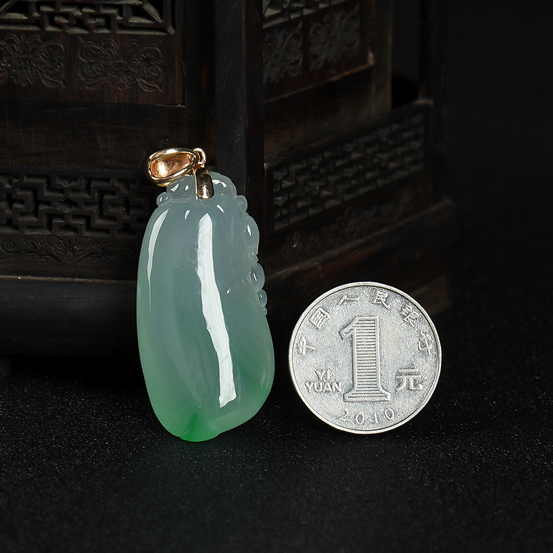 糯冰种飘翠翡翠吊坠-红掌柜