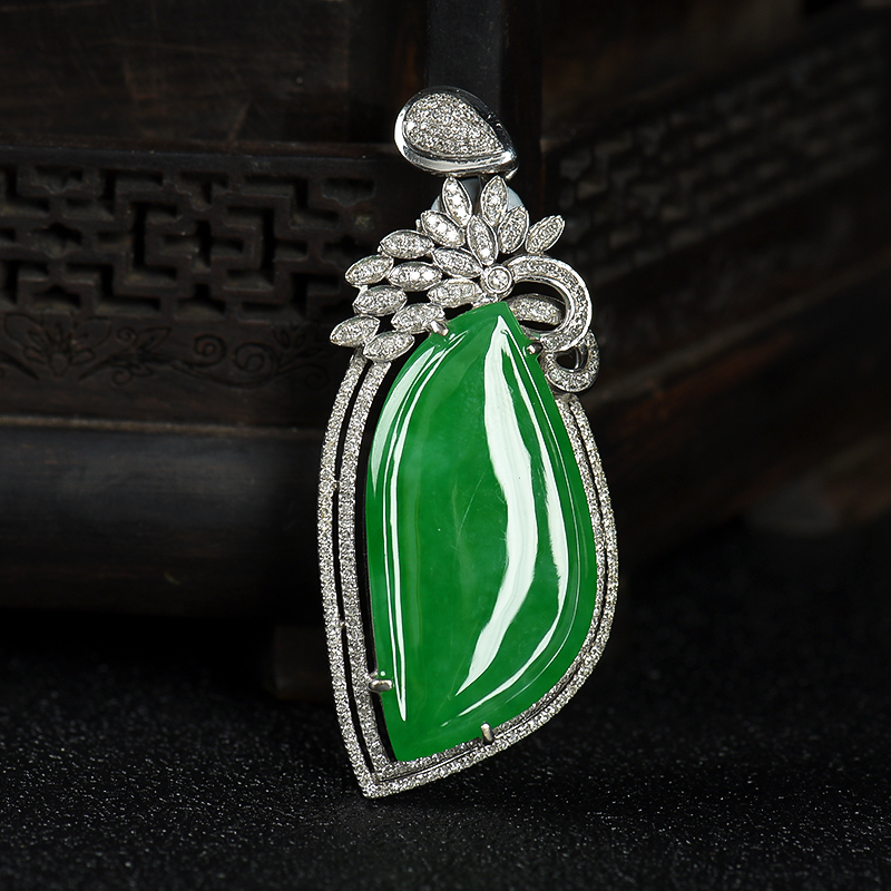 糯种翠绿翡翠吊坠-红掌柜