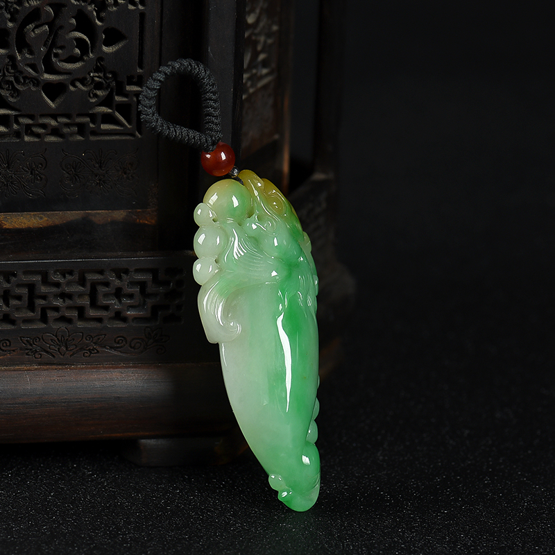 天然糯种俏色翡翠龙鱼吊坠-红掌柜