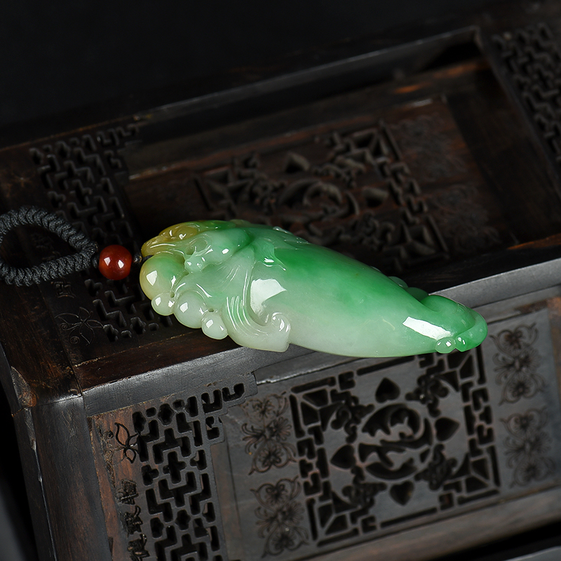 缅甸天然糯种翡翠龙鱼吊坠-红掌柜