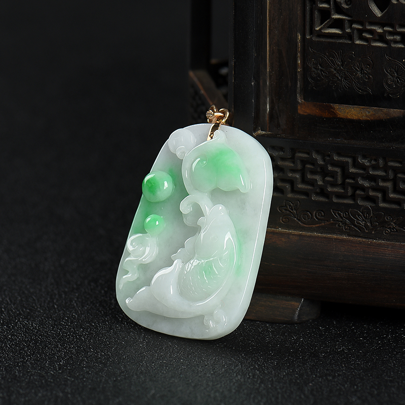 飘翠翡翠年年有余吊坠-红掌柜