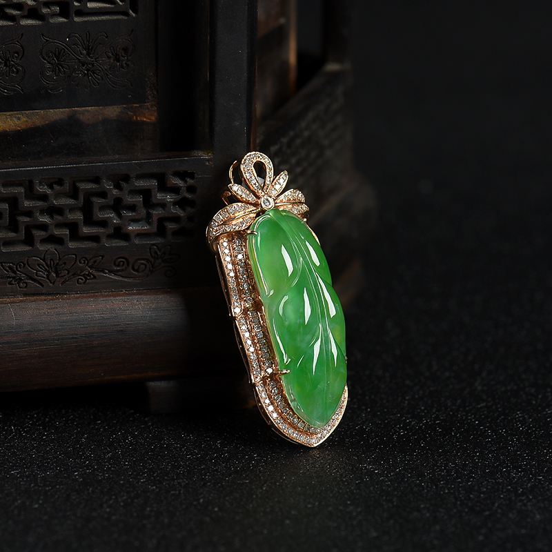 糯冰种翠绿翡翠金枝玉叶吊坠-红掌柜