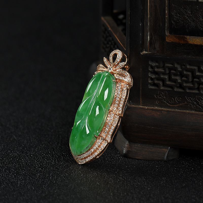 翠绿翡翠金枝玉叶吊坠-红掌柜