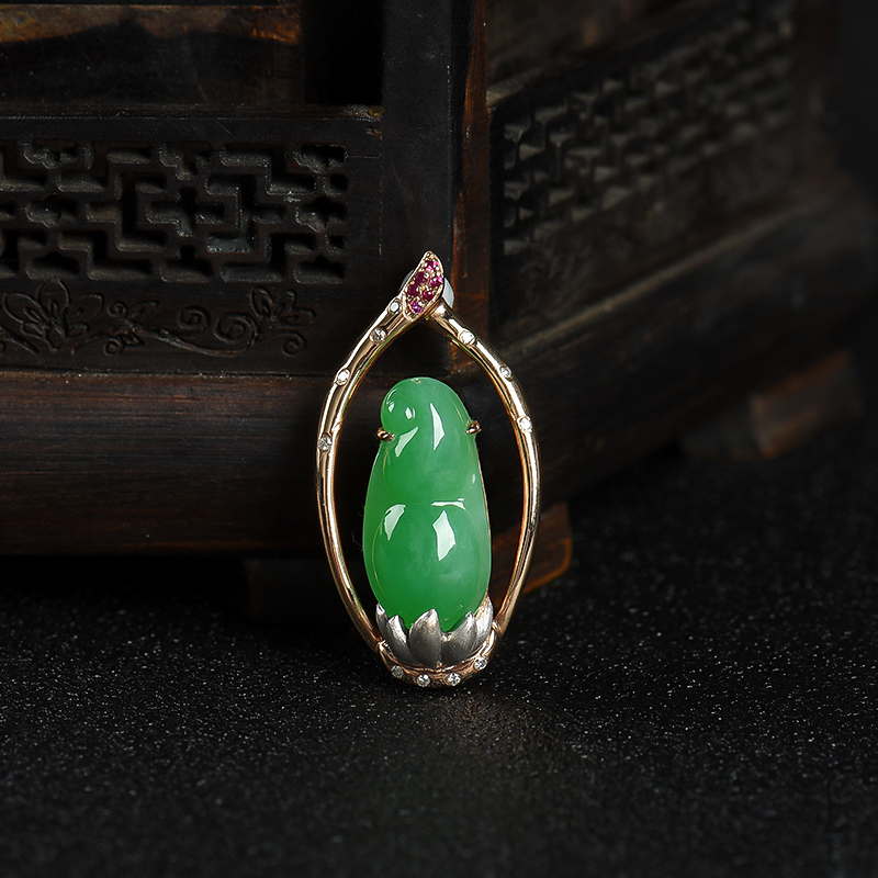 18K糯种翠绿翡翠福豆吊坠-红掌柜