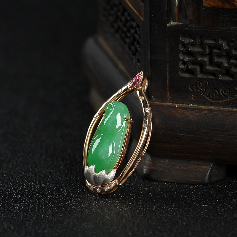 翠绿翡翠福豆吊坠-红掌柜