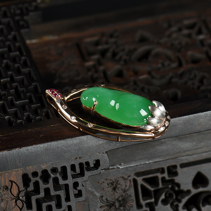 翡翠福豆吊坠-红掌柜